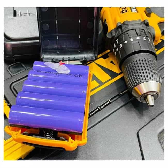 دریل شارژی پیچ گوشتی چکشی دیوالت 24 ولت Dewalt DCD701M